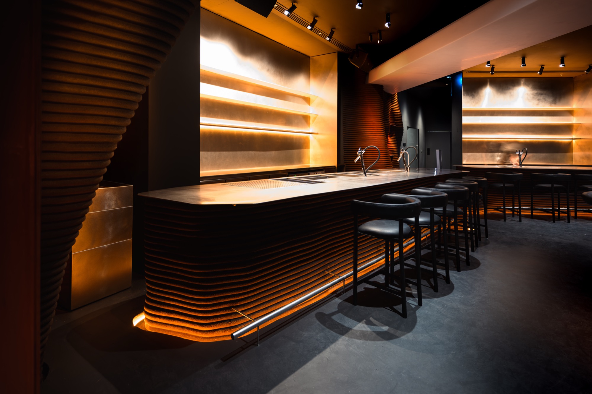 Myata Platinum bar counter by Cleresdyne showing the vibration finish on the front-of-house bar in service lighting