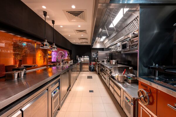 Sobremesa back-of-house kitchen line, Zanussi equipment installed by Cleresdyne
